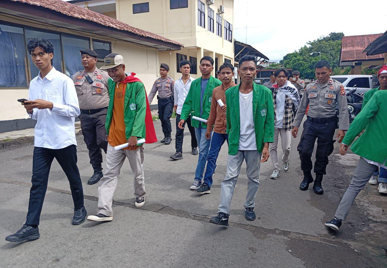 PENANGANAN KASUS PENYALAHGUNAAN WEWENANG TANAH DI DORO NCANGA DINILAI MANDEK; BEM STKIP AL-AMIN DOMPU MINTA KAPOLRES DOMPU TEGAKKAN SUPREMASI HUKUM