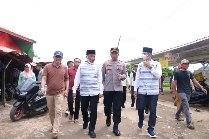 Tanggapi Keluhan Pedagang, Ady-Irfan Sidak Pasar Tente