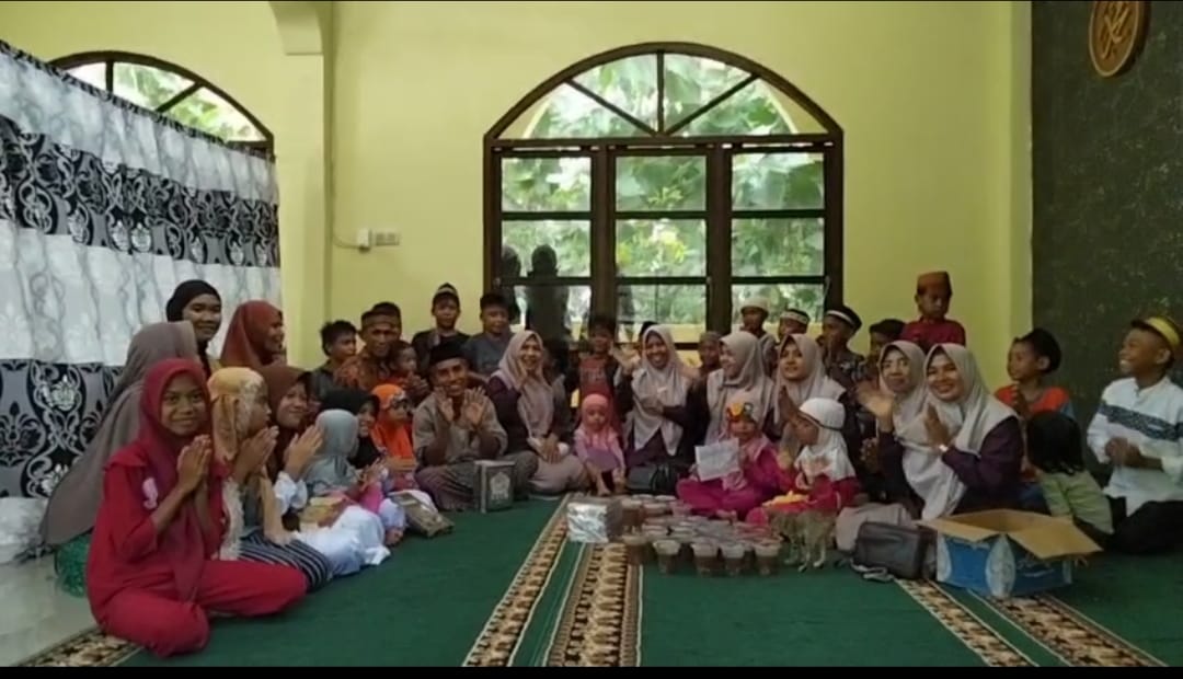 Raih Keberkahan Ramadhan, ISWARA Kab. Bima Bagikan Alquran dan Buku Iqro di 20 TPQ