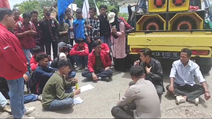 AMRB Bawa 11 Tuntutan Saat Unjuk Rasa, Wakil Ketua 1 DPRD Dukung Penuh dan Siap Tindaklanjuti