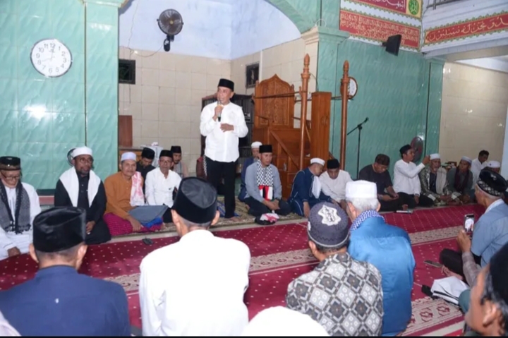 Safari Ramadan di Langgudu, Bupati Bima Minta ASN Bekerja Profesional