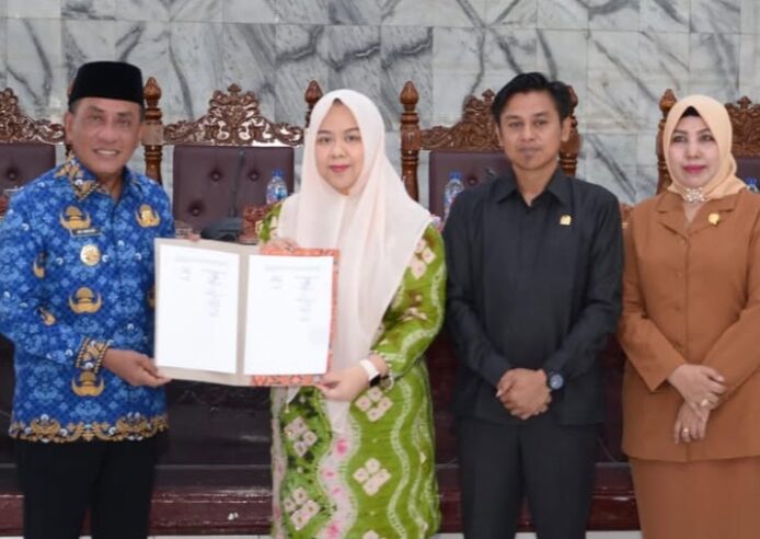 Hadir di DPRD, Bupati Bima Tandatangani Rancangan RPJMD