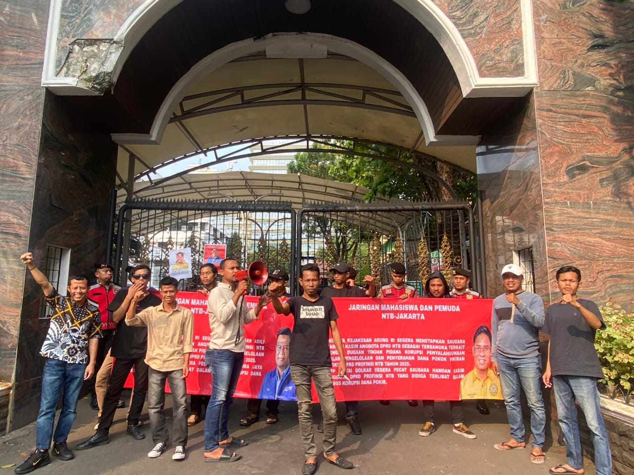 Jaringan Mahasiswa dan Pemuda NTB-Jakarta; Bongkar Habis Korupsi di Tubuh DPRD Provinsi NTB