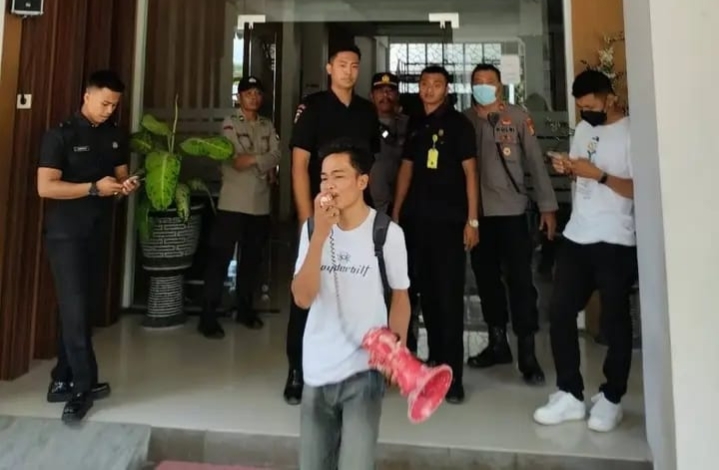 Diduga Selingkuh, Bendahara Desa Nata Didesak Dicopot dari Jabatannya