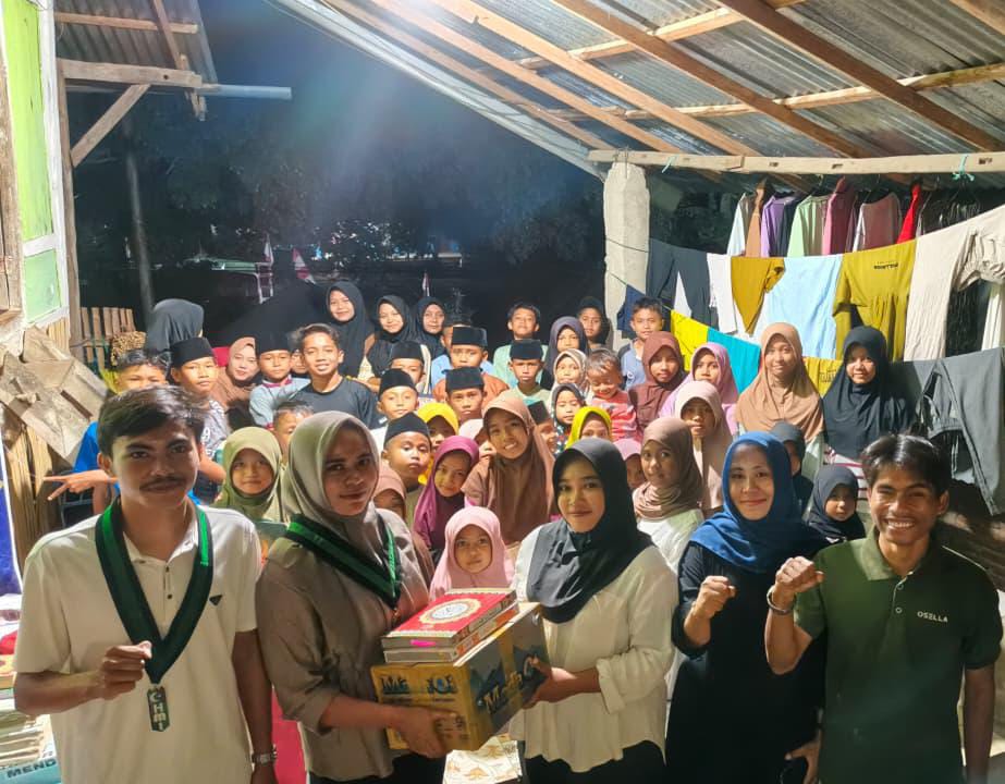HMI Komisariat STIKES Yahya Bima Bagikan Al-Qur’an di TPQ Desa Ragi Peringati Maulid Nabi