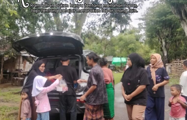 Ketua Iswara Bima Dyah Muhammad Erwin Berbagi Takjil di Panda Bima